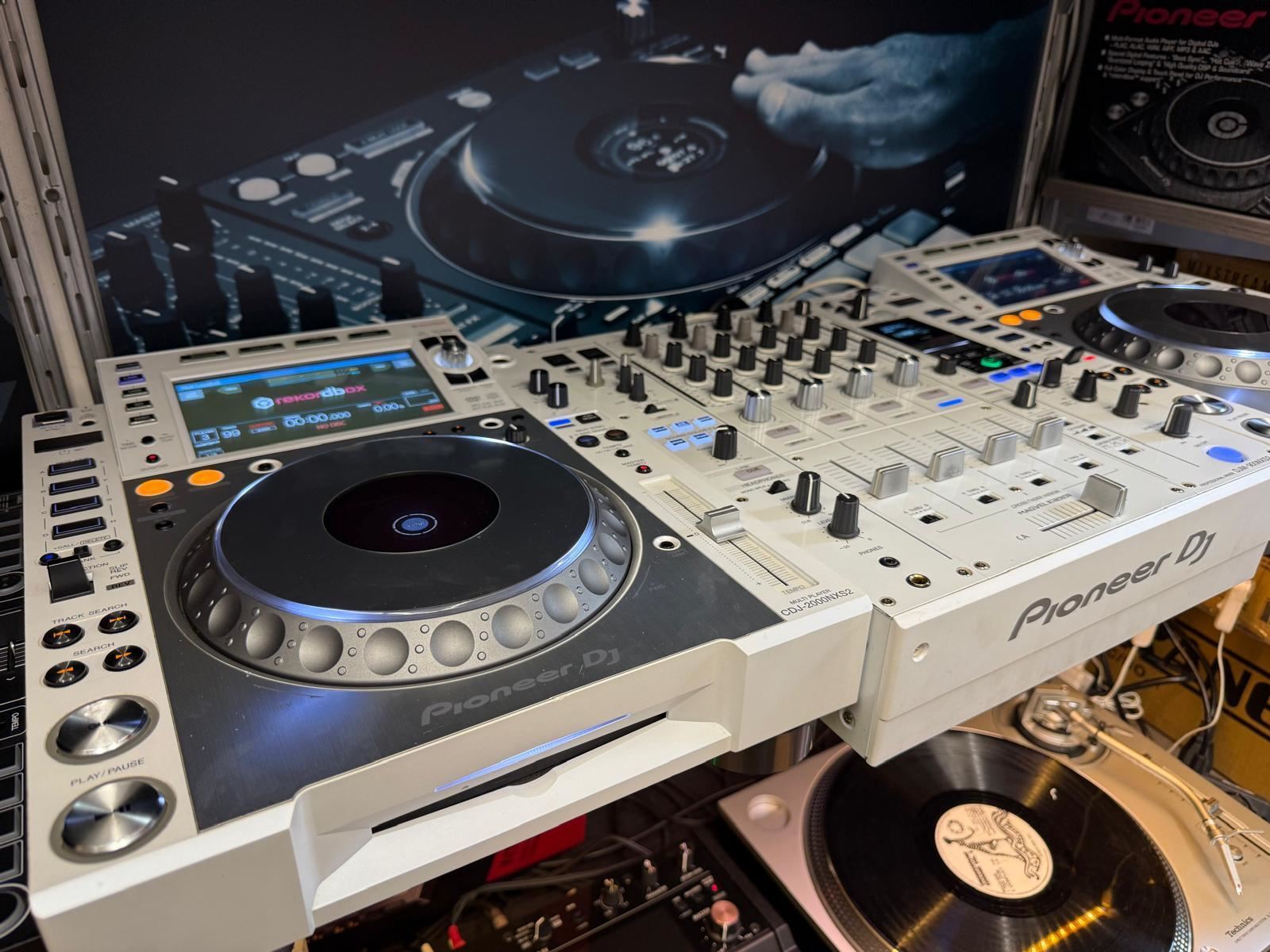 CDJ 2000 NXS2 + DJM 900 NXS2 LIMITED EDITION WHITE (usata). Music Life ...