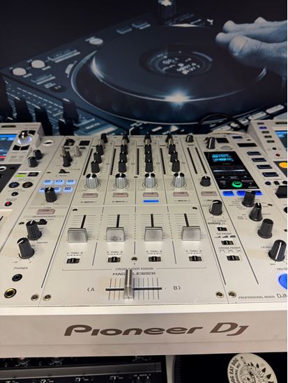 Immagine di console CDJ 2000 NXS2 + DJM 900 NXS2 LIMITED EDITION WHITE NEXUS 2(usata)