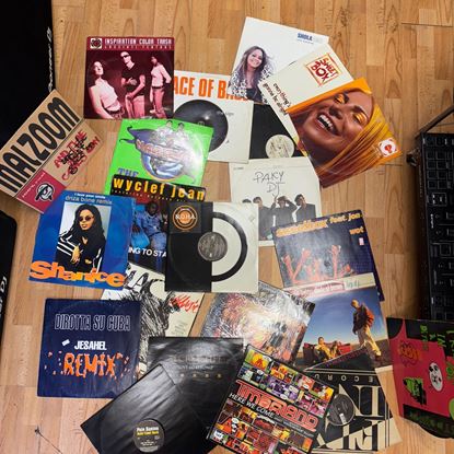 Immagine di Blocco di 50 dischi Vinili (pop, Soul, hip-hop anni 90 e 2000)