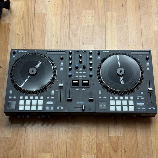 Immagine di ONE (usata)