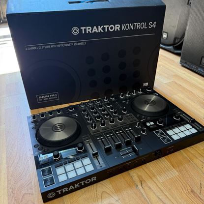 Immagine di Traktor Kontrol S4 MK3 con decksaver (usata)