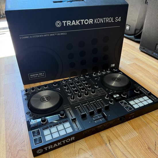 Immagine di Traktor Kontrol S4 MK3 con decksaver (usata)