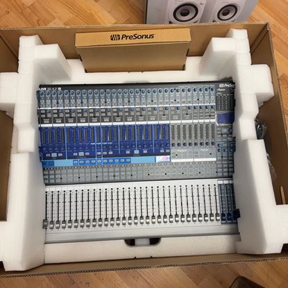 Immagine di STUDIOLIVE 32.4.2 AI (ESPOSIZIONE)