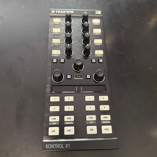 Immagine di Traktor Kontrol X1 mk2 + bag originale (usato)